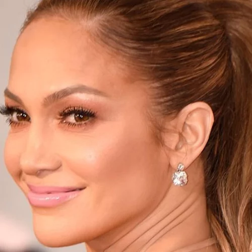 Get the JLO glow: Πώς θα λάμψετε μέσα-έξω; 
